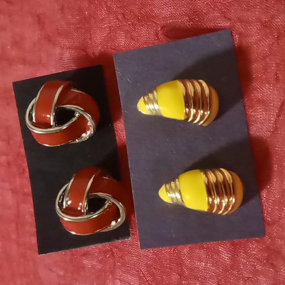 Vintage gold tone & red enamel knots and gold ,yellow half stud hoop earrings - Picture 2 of 8